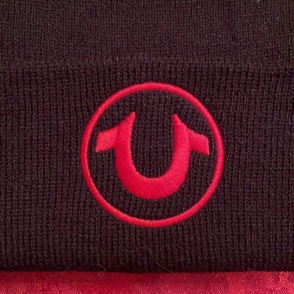 Brand New True Religion Black Knit Cuffed Beanie Hat Red Circle Horseshoe Logo